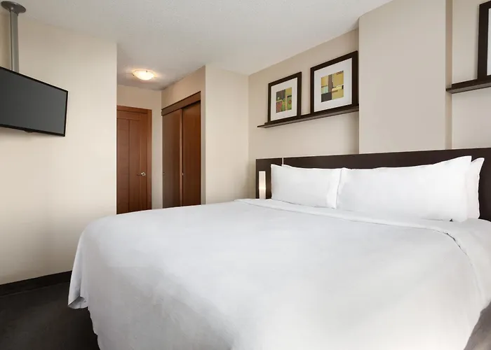 Embassy Suites By Hilton -Hotel Montreal